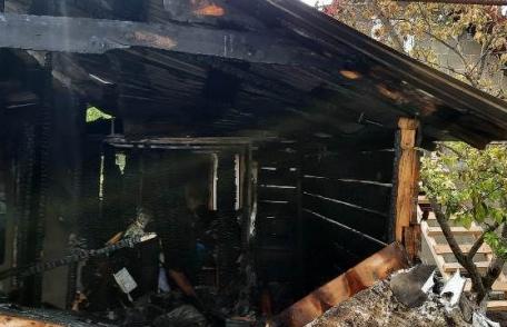 Bucătărie de vară distrusă de un incendiu - FOTO