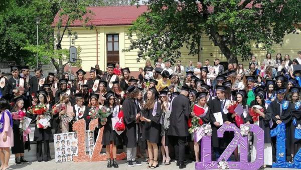 Anii de liceu cu emoții la… Colegiul Național „Grigore Ghica” din Dorohoi - FOTO