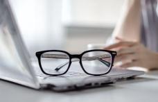 Modalități prin care să îți protejezi vederea dacă petreci mult timp în fața unui ecran