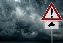 Șase avertizări tip cod portocaliu și galben de ploi abundente și inundații emise în doar două ore