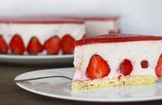 Cheesecake cu căpșune și iaurt
