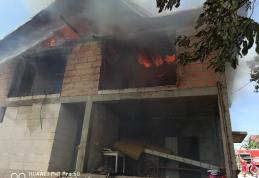Incendiu violent la casa unei familii din comuna Nicșeni - FOTO