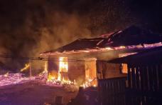 Două anexe din gospodăria unui localnic din Miorcani au fost distruse de flăcări