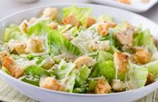 Salată Caesar cu sos de iaurt