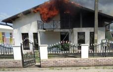 Locuință nouă din Havârna distrusă într-un incendiu - FOTO