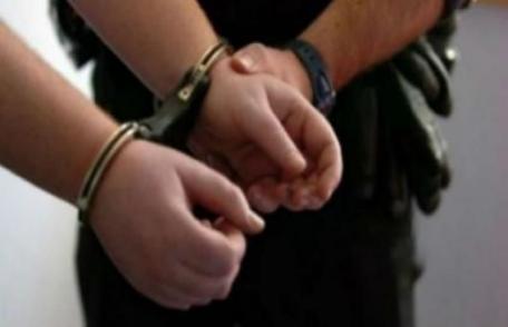 Instanța a dispus arestarea preventivă a bărbatului din Dorohoi care a furat unei femei telefonul mobil 