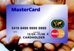 Atacul informatic bancar ia amploare: BRD a sistat toate plăţile online cu cardurile Maestro