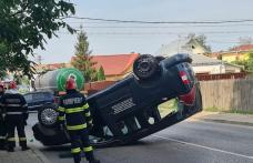 Accident rutier într-o intersecție din Botoșani. O mașină s-a răsturnat - FOTO