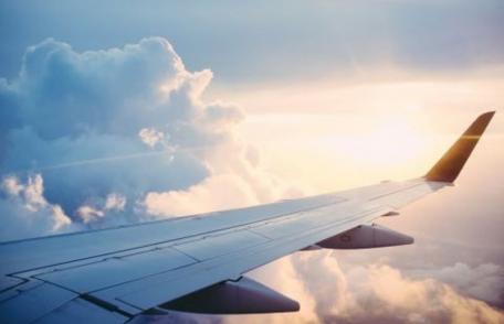 Turbulențele atmosferice severe care afectează călătoriile aeriene s-ar putea dubla în următoarele decenii