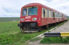 Șofer de 18 ani rămas fără permis după ce nu a oprit la calea ferată și a fost acroșat de trenul Dorohoi-Iași