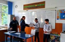 Elevi recompensați de polițiștii Biroului Siguranță Școlară - FOTO