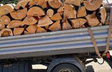 Un tânăr a rămas fără lemnul pe care îl transporta după ce i l-au confiscat polițiștii