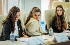 „Împreună pentru fete”, activitate din cadrul Parlamentului, la care au participat 3 eleve de la Colegiul Național „Grigore Ghica” - FOTO