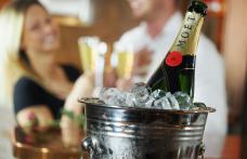 Șampanie Moet: care este istoria și ce o face atât de renumită