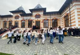 Flashmob anti-Bullying organizat la Colegiul Național „Grigore Ghica” Dorohoi - FOTO