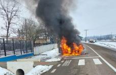 Un autoturism a luat foc în timp ce se deplasa pe raza localității Leorda