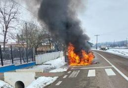 Un autoturism a luat foc în timp ce se deplasa pe raza localității Leorda