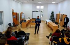 Poliţiştii botoşăneni alături de elevii liceului teoretic „Doctor Mihai Ciucă” Săveni pentru prevenirea victimizării acestora