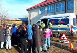 Activitate de educație rutieră desfășurată de polițiști la unități de învățământ din Dorohoi