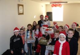 Copiii de la Centrul de zi Jurjac l-au primit pe Moș Crăciun