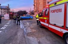 Doi bărbați au ajuns la spital după ce microbuzul în care se aflau s-a răsturnat într-o intersecție din Botoșani - FOTO