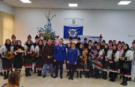 Tradiționala serbare „Pomul de Crăciun” organizată la sediul Inspectoratului de Jandarmi Botoșani - FOTO