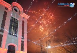 Revelion 2023: Vezi focul de artificii de la Dorohoi oferit de autoritățile locale la trecerea dintre ani! – VIDEO/FOTO