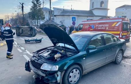Mașină răsturnată după un accident produs la Botoșani. Un bărbat a ajuns la spital - FOTO
