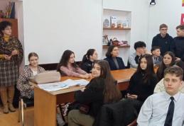 Ample activități educative dedicate Poetului Nepereche la Școala „Mihail Kogălniceanu” Dorohoi - FOTO