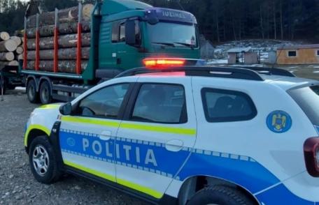 Controale ale polițiștilor pe linia transportului de material lemnos și al animalelor vii