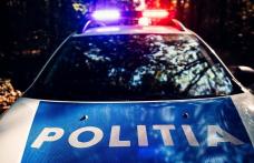 Se întâmplă în România! Un bărbat a furat o mașină de Poliție timp ce polițiștii îi legitimau pe prietenii lui