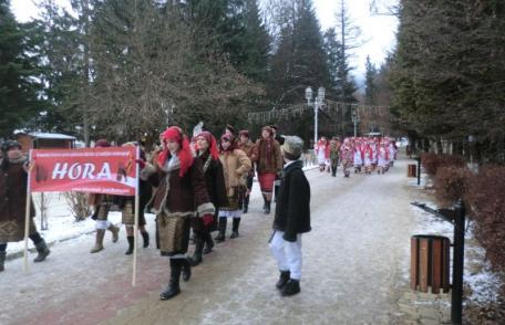 Ansamblul folcloric „Hora”, din Văculeşti - VIDEO/FOTO, prezent la Festivalul Naţional de Datini şi Obiceiuri de Iarnă