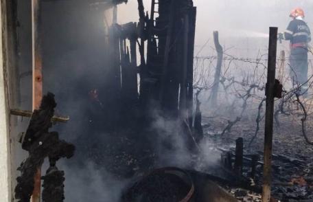 Femeie din județul Botoșani rămasă fără acoperiș deasupra capului în urma unui incendiu - FOTO