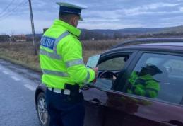 Șofer din Dorohoi, băut bine, depistat de poliţişti într-o maşină care staţiona pe mijlocul drumului