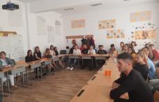 Mai mulți elevi din comuna Coțușca au învățat despre activitățile civice într-un proiect implementat de Fundația Corona și ADR Ceplenița