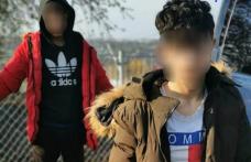 Doi minori au bătut și jefuit un bătrân pe o stradă din Săveni