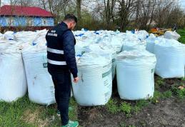 Polițiștii au descoperit este 80 de tone de îngrășământ depozitate ilegal la Coțușca