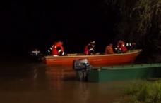 Tragedie! O barcă cu 12 oameni s-a răsturnat în râul Mureș. Un copil a murit, iar alte patru persoane sunt date dispărute