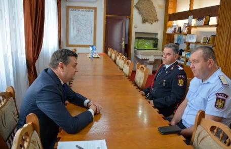 Prefectul Sorin Cornilă: „Am discutat despre posibilitățile de îmbunătățire a dotărilor ISU Botoșani”