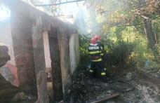 Acoperișul unei case a luat foc în această dimineață - FOTO