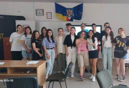 Workshop cu tema „Instituțiile și politicile europene” pentru elevii Liceului „Regina Maria” Dorohoi - FOTO