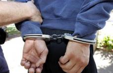 Tânăr arestat preventiv după ce a încălcat ordinul de protecție pentru violență și furt