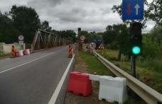 Bateria semaforului de la podul peste râul Siret a fost pusă sub lacăt pentru a nu mai fi furată