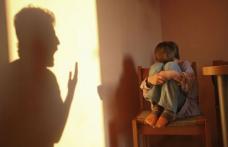 Mascații au descins la locuința unui botoșănean care își amenința soția și copiii cu acte de violență