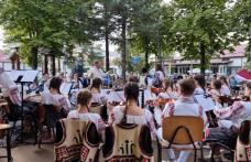 Misiune îndeplinită cu profesionalism de Orchestra „Mugurelul” la concursul „Moștenite din Bătrâni” Vorona 2023 - FOTO