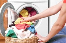 Cinci greșeli pe care le faci când speli rufele