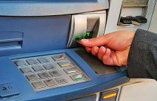 Polițiștii caută un cetățean care a uitat să ridice suma de 900 de lei dintr-un bancomat