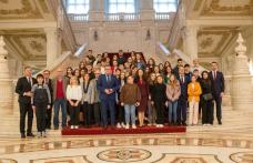 Elevi recompensați cu o vizită la Muzeul Militar Național și Palatul Parlamentului de deputatul Alexandra Huțu