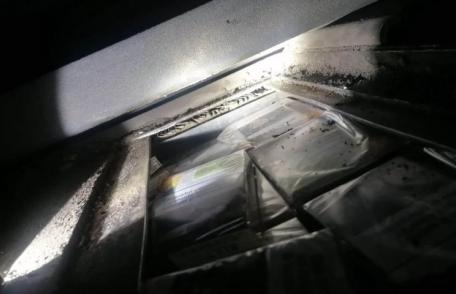 Inventivitate fără margini a contrabandiștilor: Au ascuns țigările în sistemul de aer condiționat al unui vagon de tren