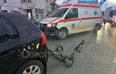 Accident în centrul municipiului Dorohoi! Bărbat aflat pe trotinetă electrică acroșat de un autoturism – FOTO